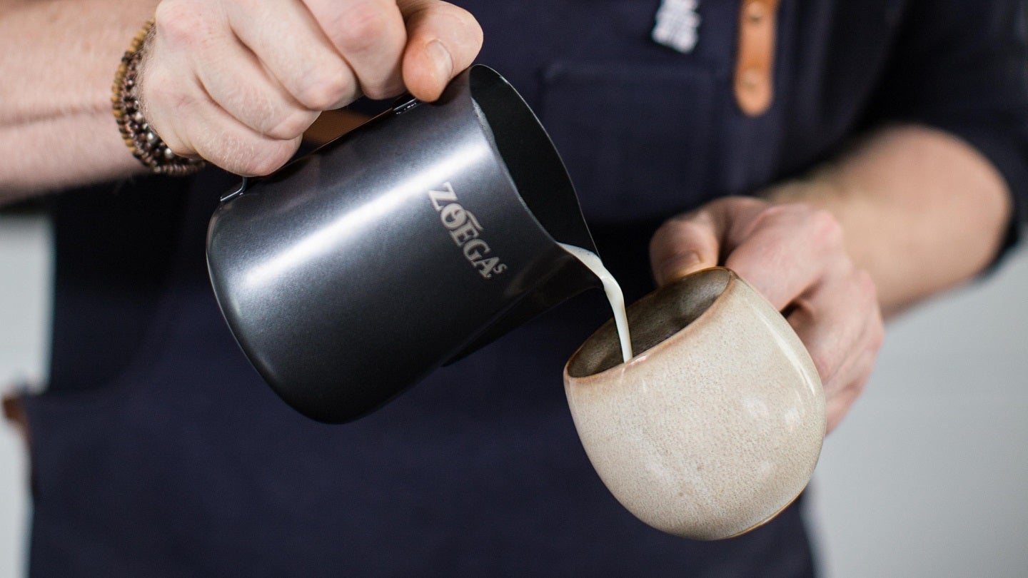 så skummar du mjölk