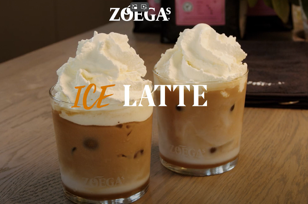 Två glas med islatte och grädde