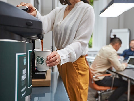 Starbucks-kaffe i en föreläsningsmiljö