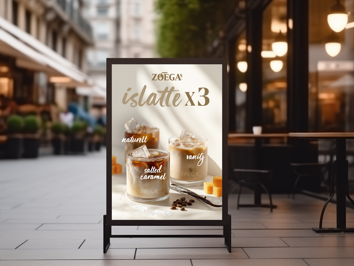 poster med zoegas islatte på gata utanför cafe