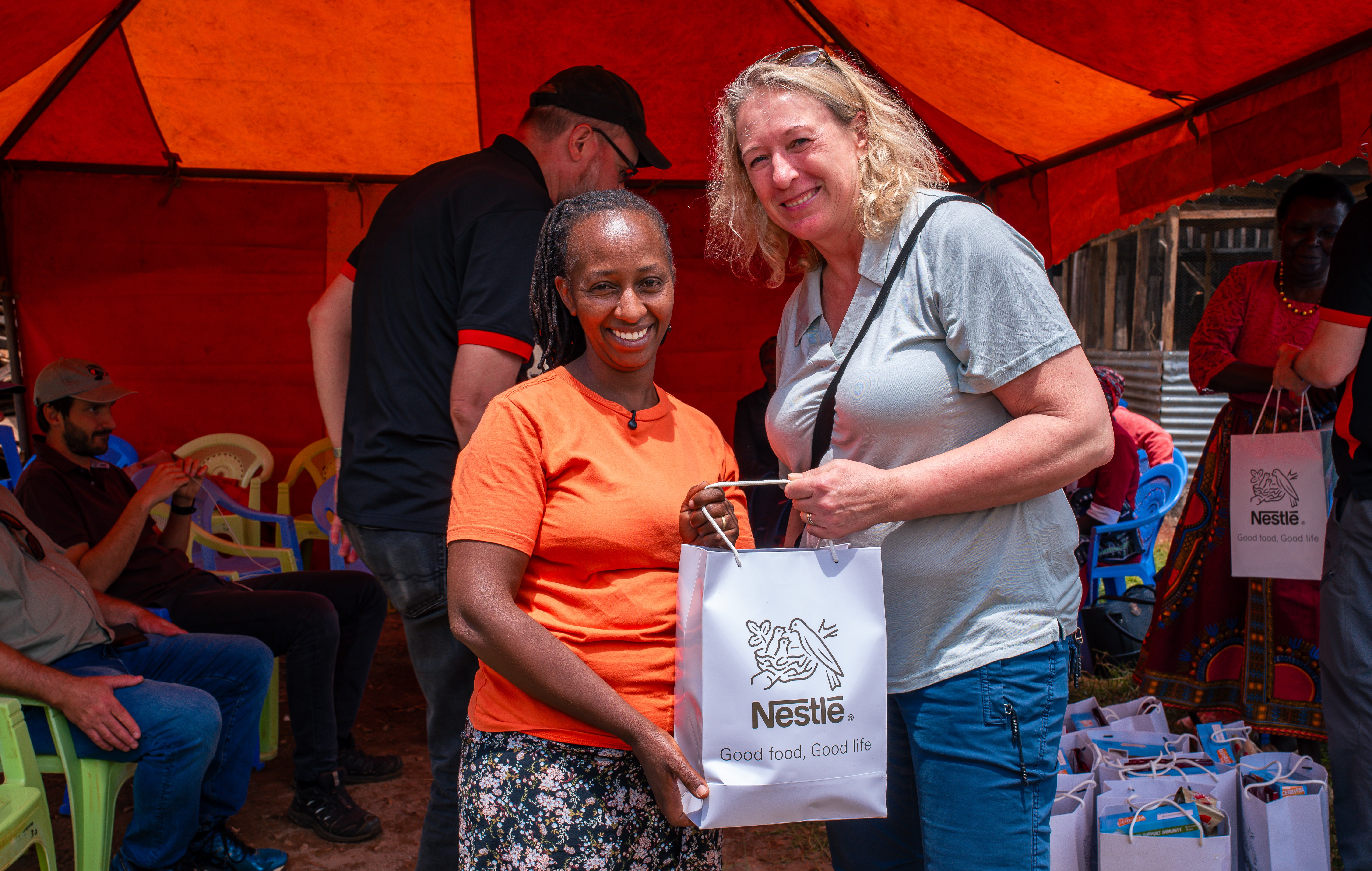 kaffeodlaren Lucy tillsammans med Zoegas råkaffeansvarig Minette Rosen