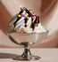 dessert i skål med smarties topping