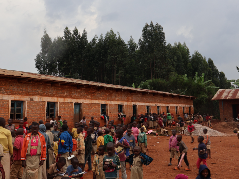 zoegas summer edition 2025 stöttar en skola i Burundi