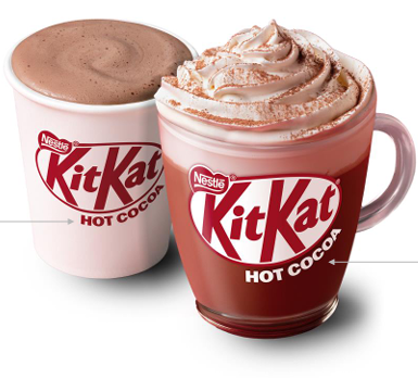 kitkat varm chokladdryck i pappmugg och kopp