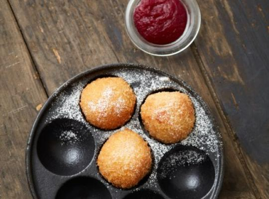 KRISPIGA KROKETTER MED VEGAN MINCE OCH RÖDBETSMARMELAD