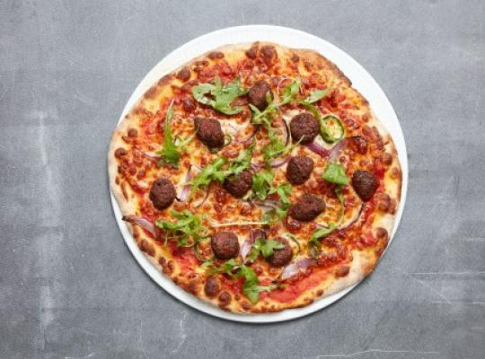 PIZZA MED JALAPEÑO OCH VEGAN BALLS