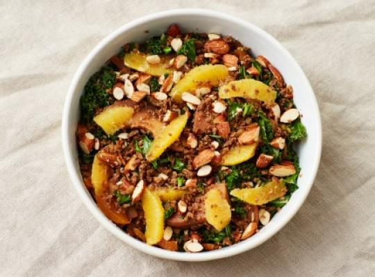 STEKT KÅL, VEGAN MINCE, APELSIN, SYLTAD KVITTEN OCH MANDEL