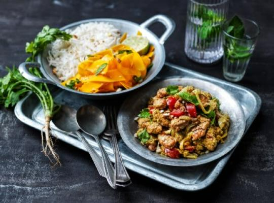 BUTTER SENSATIONAL™ FILLET PIECES MED RÅ PUMPASALLAD, MYNTA OCH NAANBRÖD
