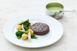 SENSATIONAL™ BURGER MED FÄRSKPOTATIS, BROCCOLINI OCH RAMSLÖKSHOLLANDAISE