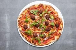 PIZZA MED JALAPEÑO OCH VEGAN BALLS