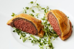 SENSATIONAL ”BEEF WELLINGTON”