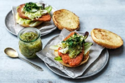 TORTAS/SANDWICH MED VEGAN SCHNITZEL, TOMATILLOSALSA, COLESLAW OCH SALLAD