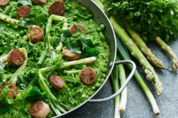 &quot;GRÖN&quot; PAELLA MED SENSATIONAL™ FILLET PIECES, SENSATIONAL™ SAUSAGE, SPARRIS OCH CITRON