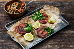 halsans kok grillet burger zaalouk