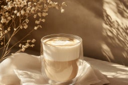gut glow coffee i latteglas