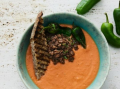 GAZPACHO MED HASTIGT FRÄST VEGAN MINCE OCH PIMIENTOS DE PADRÓN