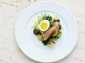 "SALLAD NICOISE" MED SENSATIONAL™ SAUSAGE, FÄRSKPOTATIS, BROCCOLINI, HARICOTS VERTS OCH MJUKKOKTA ÄGG