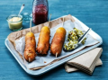 CORN DOG MED KETCHUP OCH SENAP