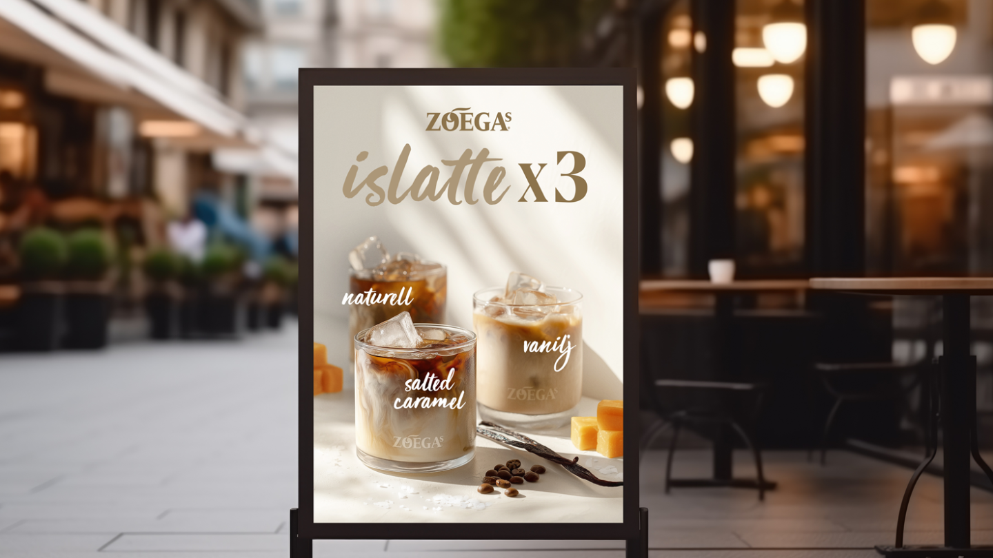 poster med zoegas islatte på gata utanför cafe