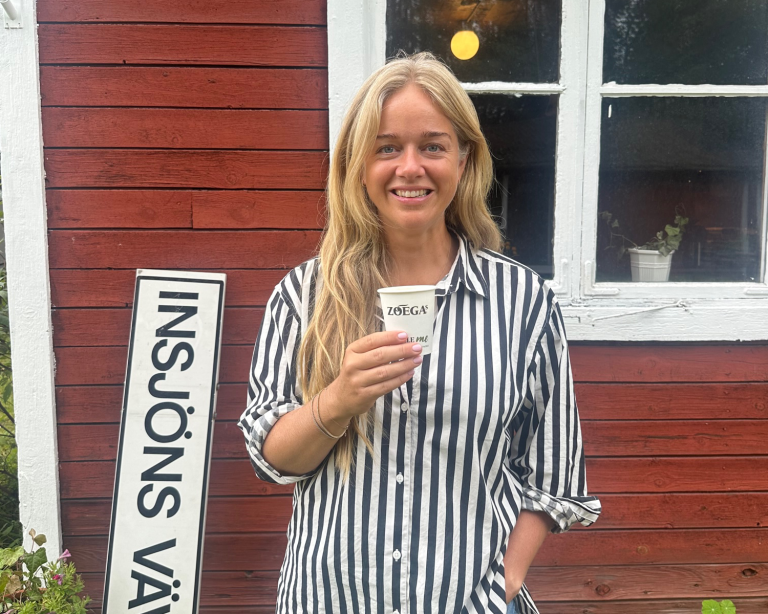 ebba med kaffemugg