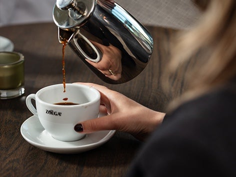 kaffe serveras, la-carte-restaurang