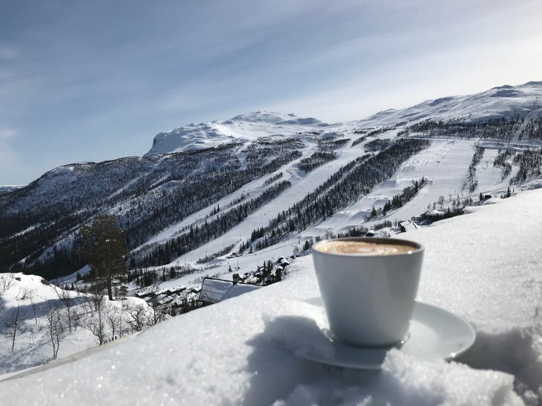 cappuccino i skidbacke