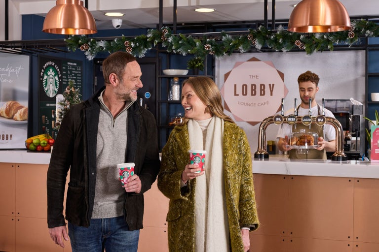 starbucks kaffe i hotell lobby